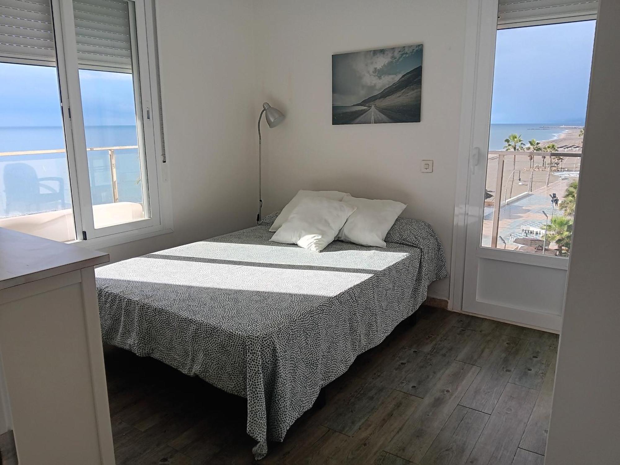Alojamiento Iberia Playa 에스테포나 외부 사진