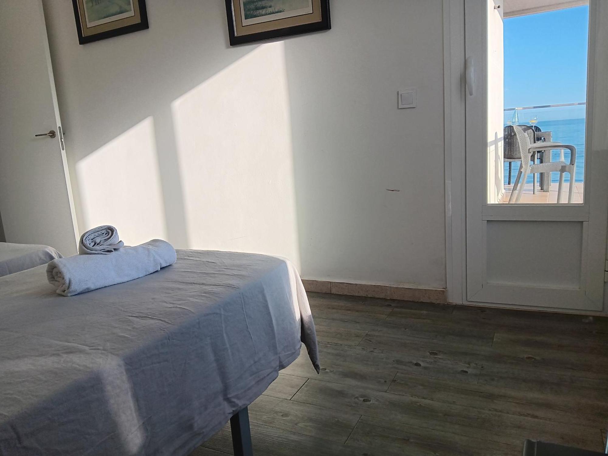 Alojamiento Iberia Playa 에스테포나 외부 사진