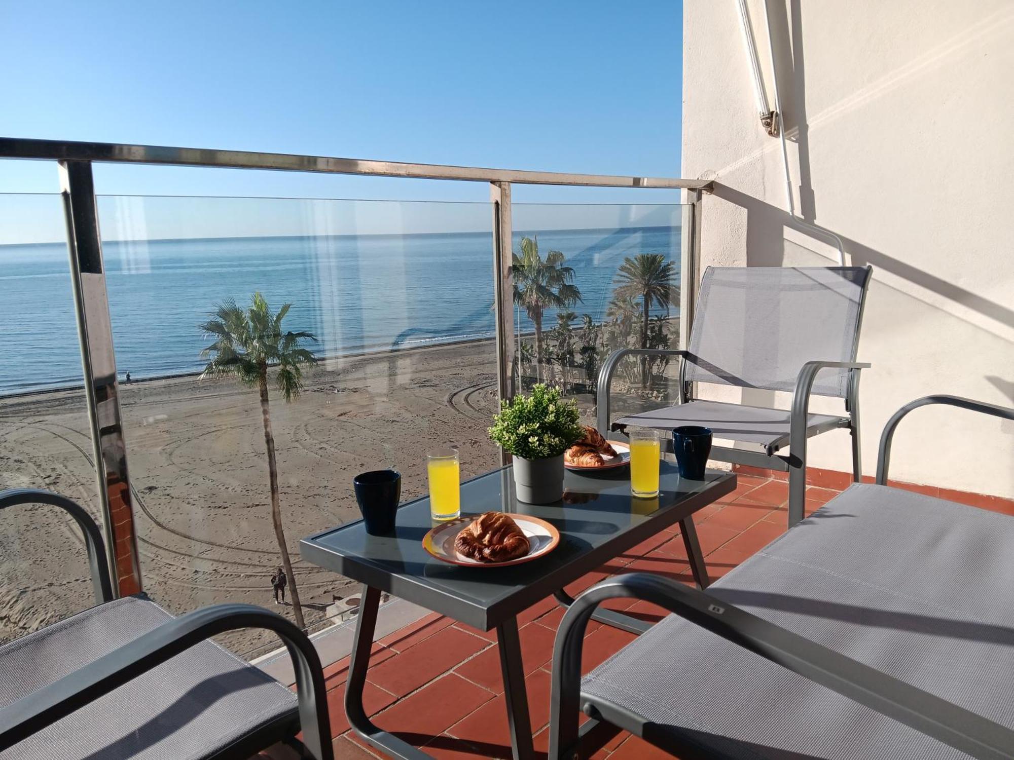 Alojamiento Iberia Playa 에스테포나 외부 사진